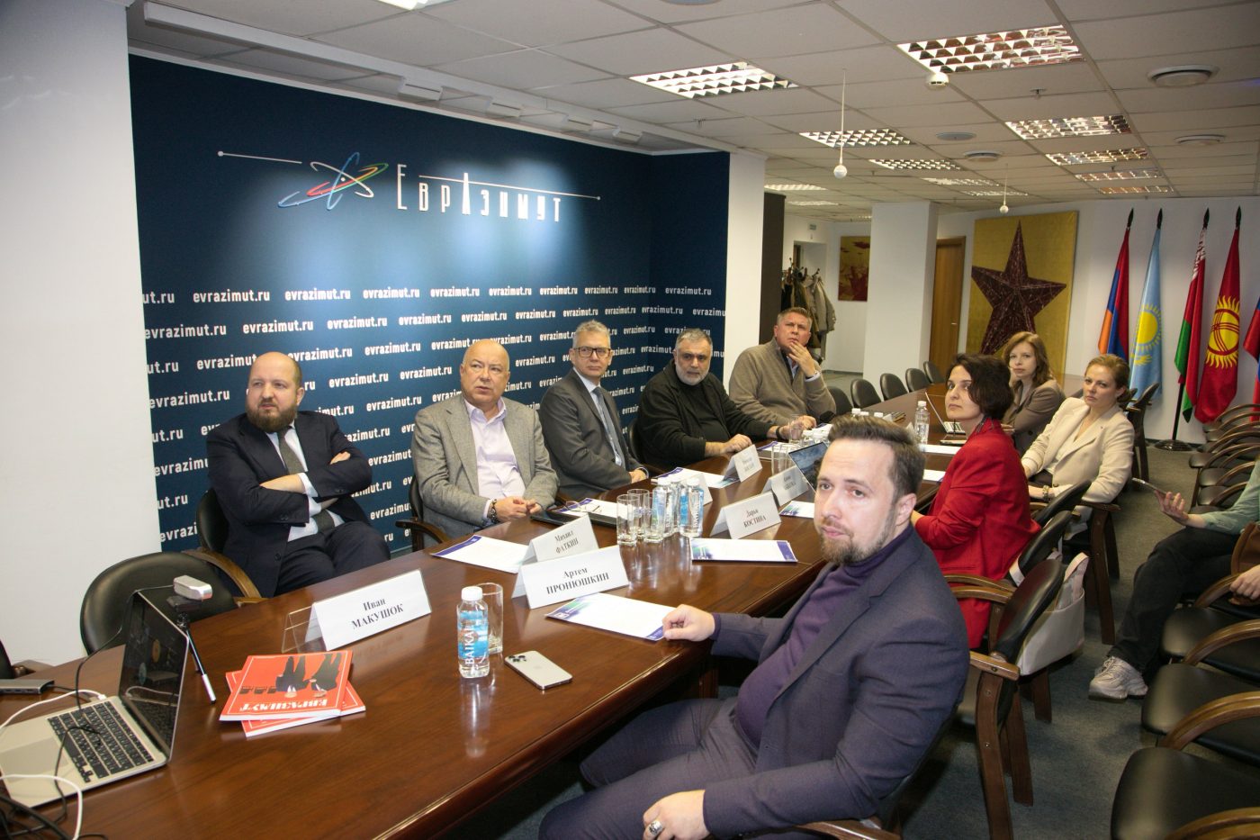 Фонд «Озеро Байкал» принял участие в дискуссионном клубе «Доверительные коммуникации»